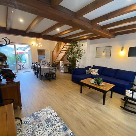 La Maison Des Vacances Chez Genevieve & Norbert 6 A 8 Personnes レ・サ​​ーブル・ドロンヌ エクステリア 写真