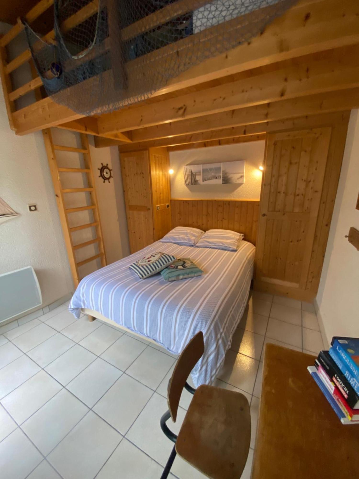 La Maison Des Vacances Chez Genevieve & Norbert 6 A 8 Personnes レ・サ​​ーブル・ドロンヌ エクステリア 写真