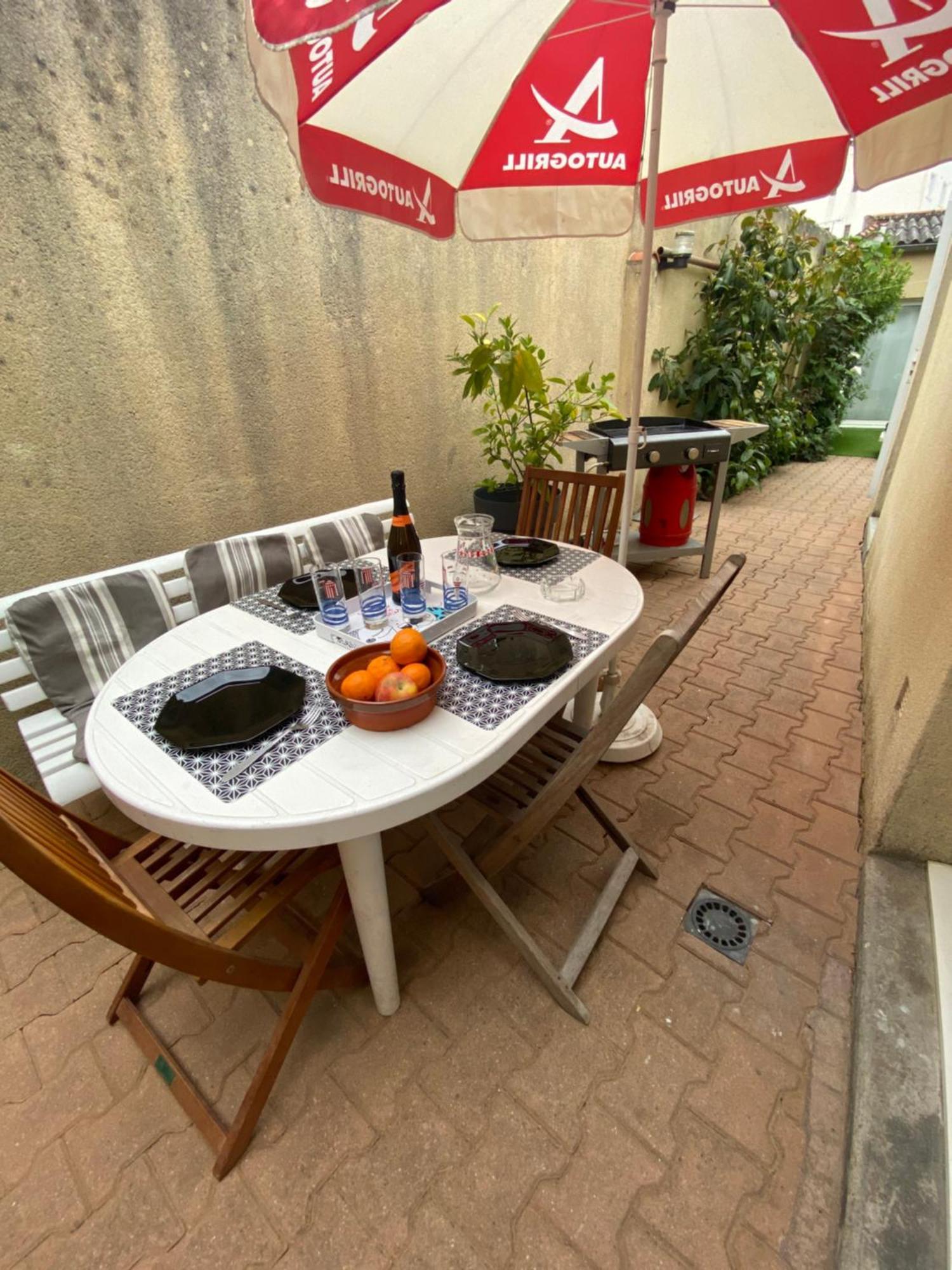 La Maison Des Vacances Chez Genevieve & Norbert 6 A 8 Personnes レ・サ​​ーブル・ドロンヌ エクステリア 写真